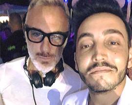 IRONIA SUL ‘DJ’ GIANLUCA VACCHI, VOCALIST PESCARESE LICENZIATO IN TRONCO