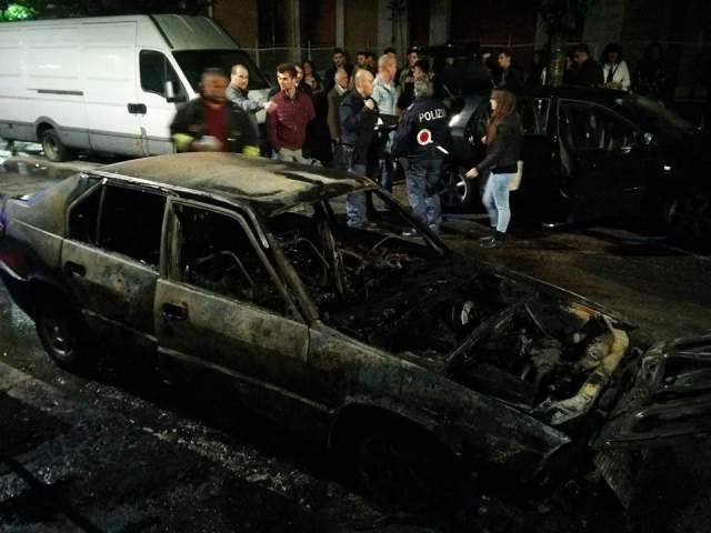 AVEZZANO, AUTO DISTRUTTA DALLE FIAMME IN VIA VENETO