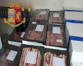 TRASPORTO ALIMENTI CON MEZZO NON IDONEO, SEQUESTRATI 4 QUINTALI DI MERCE