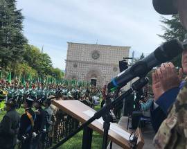 L’AQUILA: CITTA’ IN FESTA PER LE PENNE NERE, ”BENTORNATI ALPINI”, OGGI CHIUSURA RADUNO