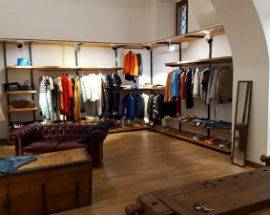 ABITI USATI E VINTAGE PER TUTTI I GUSTI E LE TASCHE, ECCO AMARCORD, UNO SCRIGNO IN CENTRO ALL’AQUILA