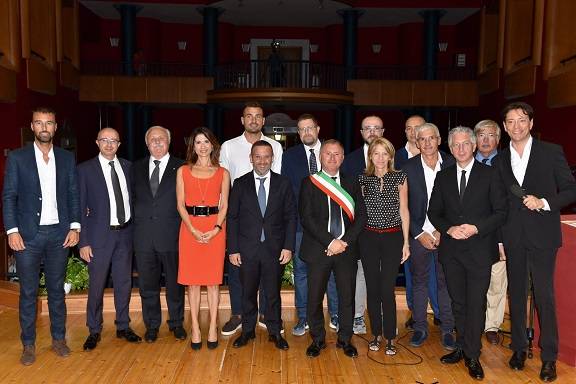 AMBASCIATORI D’ABRUZZO, CONSEGNATI I SETTE RICONOSCIMENTI
