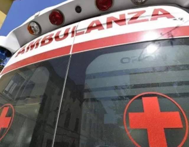 FRONTALE TRA DUE AUTO: MUORE DONNA DI 42 ANNI, MARITO E BAMBINO IN OSPEDALE