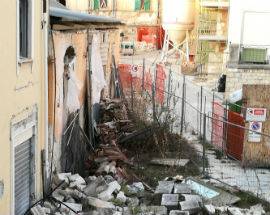 L’AQUILA: AMIANTO A GOGO NEL CENTRO STORICO, DENUNCIA DI UNA LETTRICE