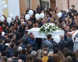 L’ADDIO AD ANNA SEGAMIGLIO: IL PAPA’, ”NON LASCIARCI, ABBIAMO BISOGNO DI TE”