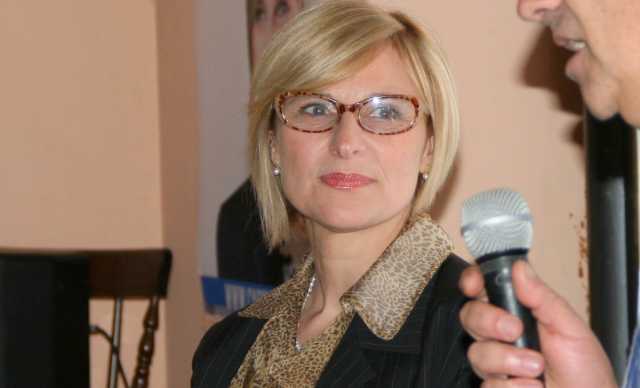 SULMONA: SI DIMETTE SINDACO CASINI, ”MAGGIORANZA NON C’E’ PIU”’