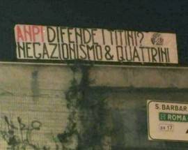 FOIBE: A L’AQUILA NUOVO STRISCIONE, ”ANPI DIFENDE TITINI? NEGAZIONISMO E QUATTRINI”