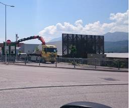 L’AQUILA: ANTENNA ‘SPUNTATA’ A PIAZZA D’ARMI, OGGI RIMOSSA