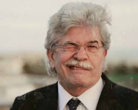 RAZZI CON LE IENE A TEATRO DURANTE SPETTACOLO GRILLO, ”ECCO LA ‘SUA’ AMBULANZA”