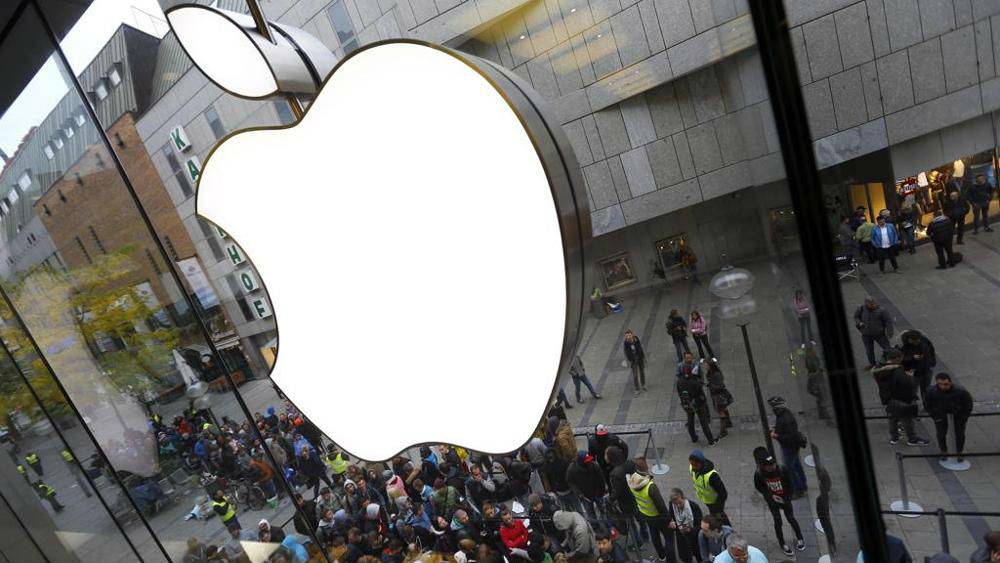 APPLE: 10 ANNI FA ESORDIVA NEI NEGOZI L’IPAD, TABLET COME TERZA CATEGORIA DI PRODOTTO