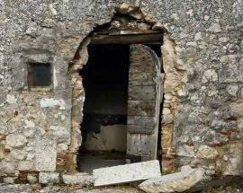 ARCO DELL’800 RUBATO IN PIENO CENTRO AD AIELLI, LA RABBIA DEL SINDACO
