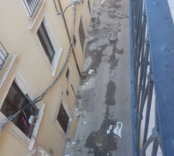 L’AQUILA: CITTADINA, ”DOPO MOVIDA DEGRADO IN VIA ARCO VENEZIANI”
