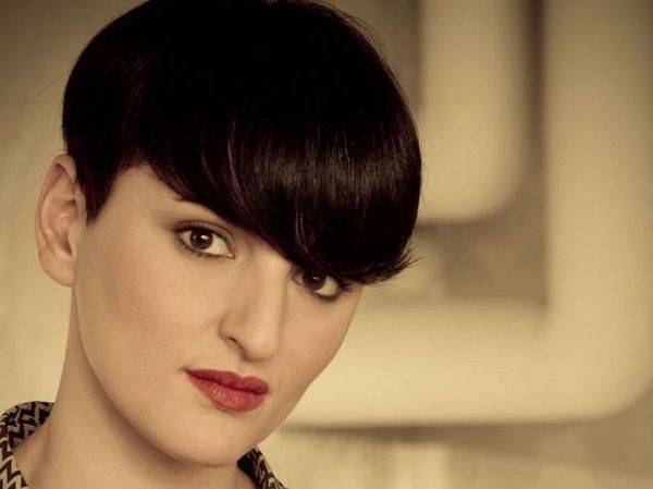 LA CANTANTE ARISA IN OSPEDALE: FAN CON FIATO SOSPESO, MA A PESCARA CI SARA’