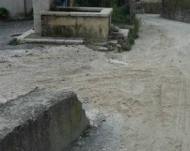 L’AQUILA: CON LA PIOGGIA LA STRADA DIVENTA TORRENTE, PROTESTE AD ARISCHIA
