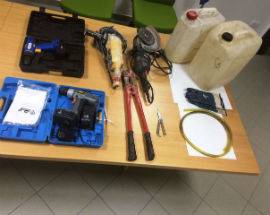 AVEVANO ARNESI DA SCASSO IN AUTO: BLOCCATI E DENUNCIATI DAI CARABINIERI A GIULIANOVA