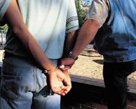 ARSENALE DI ARMI NEL BOX ARRESTATO TERAMANO A ROMA