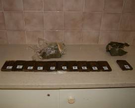 AVEVA OLTRE UN CHILO DI DROGA IN CASA, ARRESTATO 32ENNE A PINETO
