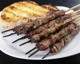L’AQUILA: SERATA ARROSTICINI E BIRRA, AL PANACHE’ VA IN SCENA LA TRADIZIONE
