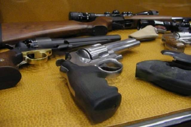 ARSENALE DA GUERRA IN CASA ARRESTATO UOMO A PESCARA