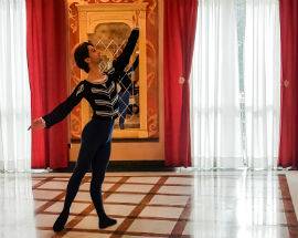 L’AQUILA: SCUOLA DANZA ART NOUVEAU PORTA IN SCENA BALLETTO CLASSICO