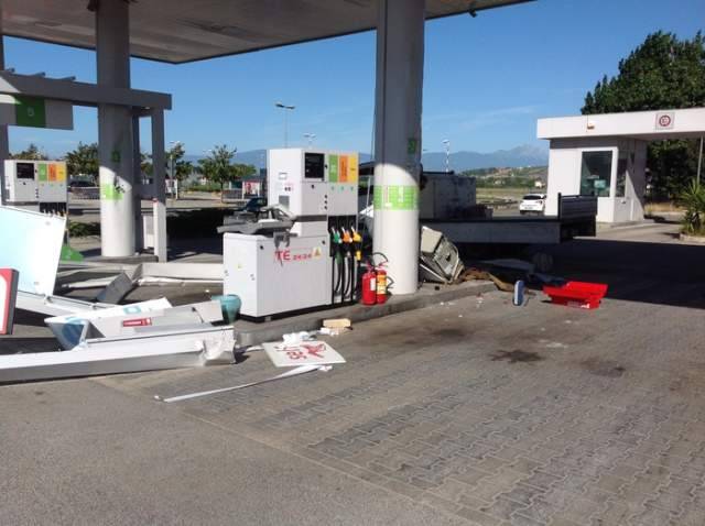 FALLISCE ASSALTO AL BANCOMAT DEL BENZINAIO VICINO L’AEROPORTO