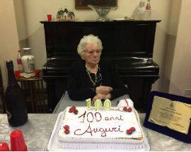 AVEZZANO: 100 ANNI DI ANGELA RUBEO FESTEGGIATI CON UNA TARGA DAL SINDACO