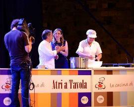 ”ATRI IN TAVOLA”, ANNA MORONI DELLA PROVA DEL CUOCO TRA GLI OSPITI