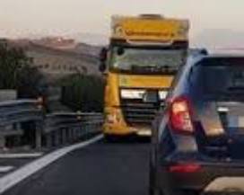 A14: TIR CONTROMANO SU RAMPA DI USCITA, EVITATO SCONTRO