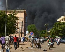 ATTACCATA L’AMBASCIATA FRANCIA IN BURKINA FASO, DECINE DI MORTI