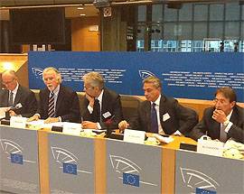RICOSTRUZIONE: MISSIONE A BRUXELLES LA UE ”LONTANA”: ”VEDETEVELA VOI”
