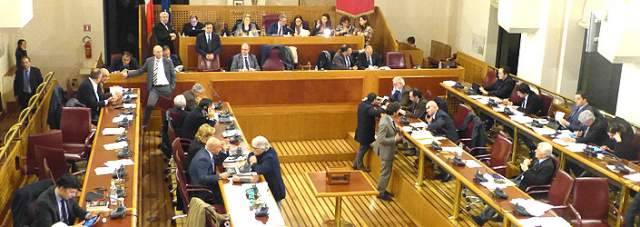 CONSIGLIO REGIONALE: PASSA LA RIFORMA, LARGO A DIRETTORE E COMMISSARI