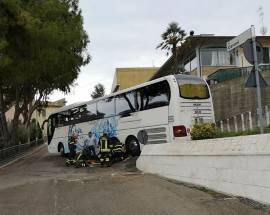 GIULIANOVA: TRADITO DAL NAVIGATORE, AUTOBUS RESTA BLOCCATO