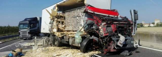 AUTOCARRI: IN ABRUZZO UN INCIDENTE OGNI 350 MEZZI, PIU’ CASI A TERAMO, MENO A L’AQUILA