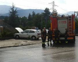 AUTO SFONDA RECINZIONE DELL’ANCE ALL’AQUILA, DONNA FERITA