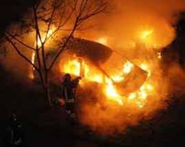 A FUOCO TRE MACCHINE A SAN PELINO DI AVEZZANO: FORSE UN REGOLAMENTO DI CONTI