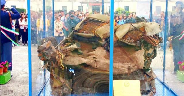 VENT’ANNI DALLA STRAGE DI CAPACI, L’AUTO DI FALCONE ESPOSTA IN PIAZZA A TERAMO