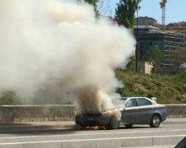 L’AQUILA: AUTO IN FIAMME LUNGO VIALE CORRADO IV