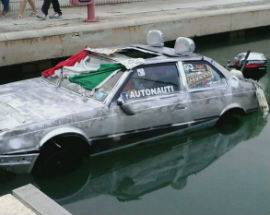 A PESCARA ARRIVA L’AUTO CHE CAMMINA SULL’ACQUA, A BORDO L’AUTONAUTA MARCO AMORETTI