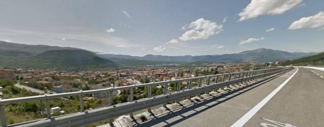 AUTO IN FIAMME SULLA A24 TRA L’AQUILA OVEST ED EST
