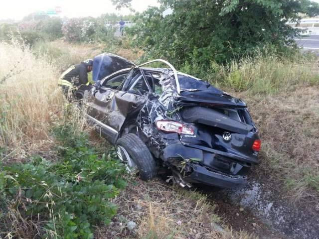 TIR TRAVOLGE AUTO E VA A FUOCO, SALVI PER MIRACOLO SULL’A14