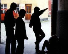 BABY GANG SGOMINATA A L’AQUILA: TRA LE VITTIME ANCHE UN RAGAZZO AUTISTICO E DUE FRATELLI