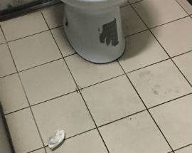 L’AQUILA: LA DENUNCIA, ”BAGNI DA TERZO MONDO AL TERMINAL BUS DI COLLEMAGGIO”