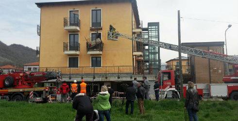 L’AQUILA: ALTRI BALCONI PERICOLANTI DA ABBATTERE E NELLE C.A.S.E. SEQUESTRATE SESSO E SPINELLI