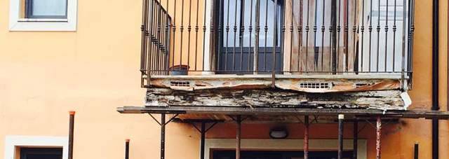 BALCONI C.A.S.E.: VERBALI FORESTALE E SEQUESTRI; EVACUATA PIASTRA 19