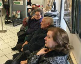 BANCA ETRURIA: CORRENTISTI INFEROCITI RIOCCUPANO LA FILIALE DI PIZZOLI