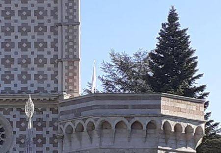 CRISI IRAN: BANDIERA BIANCA SULLA BASILICA DI COLLEMAGGIO IN SEGNO DI PACE