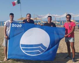 FOSSACESIA MARINA: BANDIERE BLU A TUTTI GLI STABILIMENTI BALNEARI