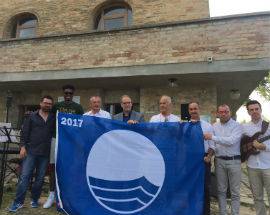 MARE PINETO: UN’ALTRA BANDIERA BLU, GRANDE FESTA ALLA TORRE DI CERRANO