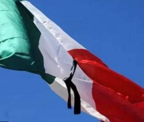FESTA DELLA REPUBBLICA IN ABRUZZO STRETTI AL TRICOLORE NELL’ANNO PIU’ DURO