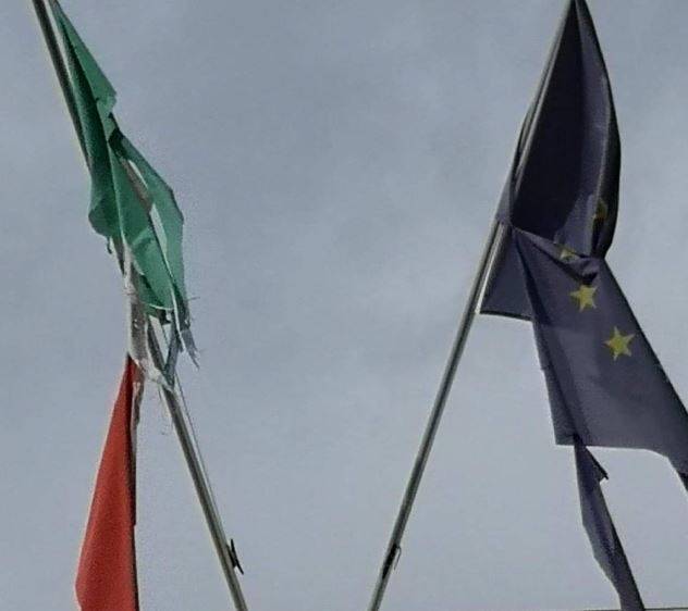 COMUNE PESCARA: PD, ”BANDIERE NELLE SCUOLE IN CONDIZIONI PIETOSE”